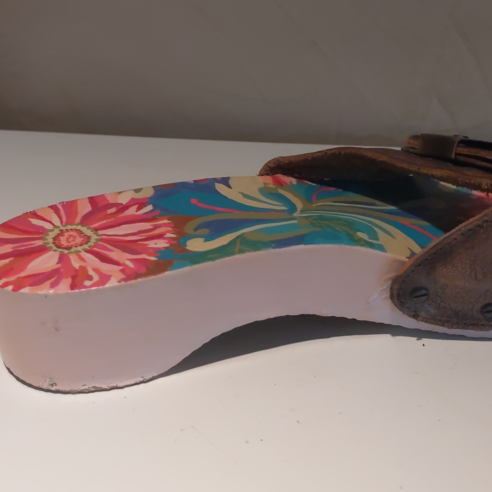 Pre-Owned Hand Painted Bronze Dr. Scholl's classic sandals - Picture 8 of 8